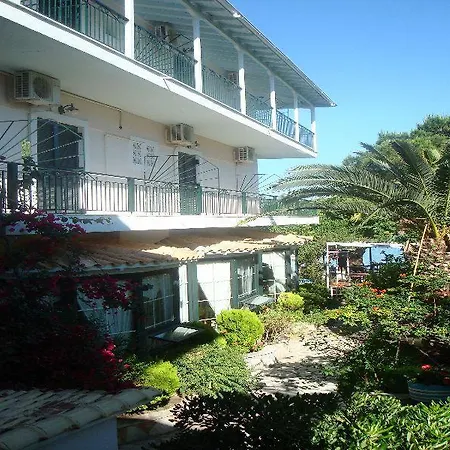 Delfini 2* Nydri (Lefkada)